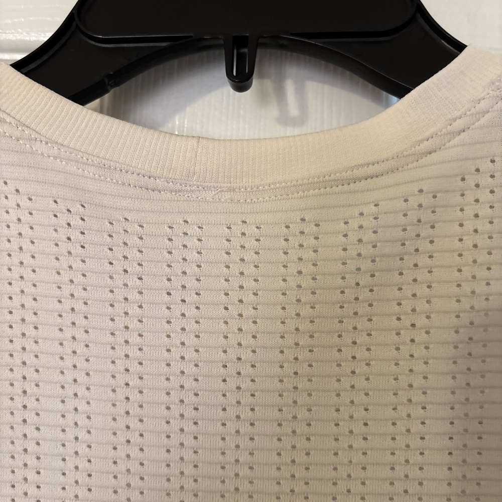 Lululemon breathable Cropped Top - Picture 3 of 4